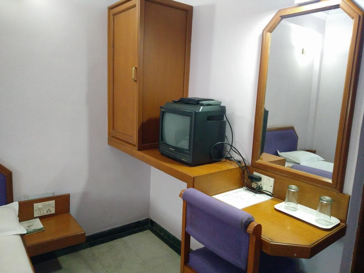 Hotel Grg Вадодара Экстерьер фото